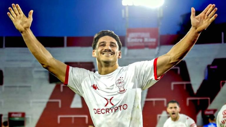 Matías Cóccaro, el futbolista que rinde homenaje a Freddie Mercury con su bigote
