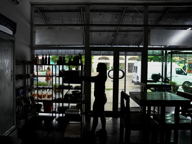 Cuba se queda sin luz; colapsa todo el sistema eléctrico de la isla