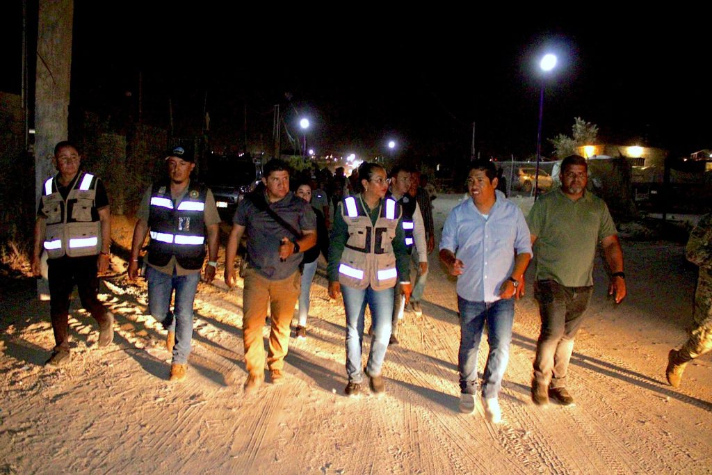 Avanza programa “Senderos Seguros” en Cabo San Lucas; instalan alumbrado público solar en colonia Gastélum
