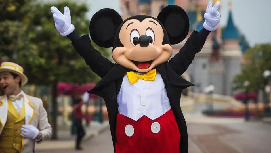 Detienen a cuatro personas tras una falsa boda que involucraba a una niña en Disneyland París