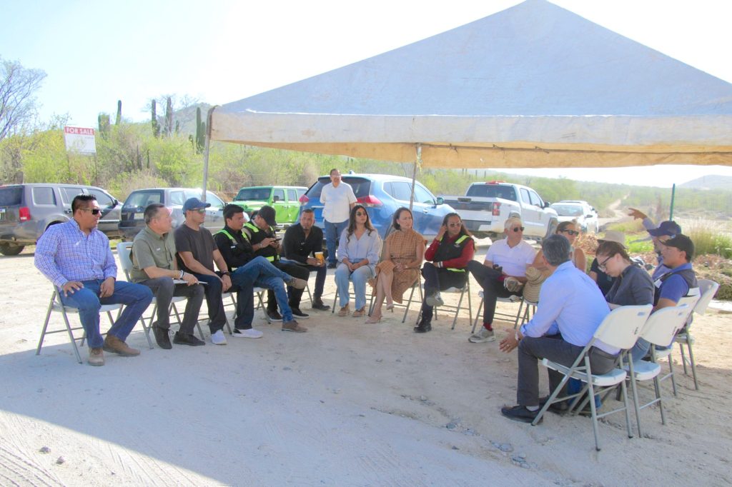 Avanza coordinación entre autoridades de Cabo San Lucas y colonos de El Tezal para ordenamiento vial