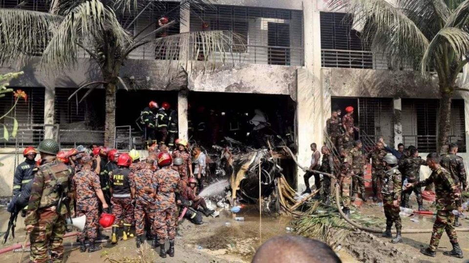 Avión se estrella en escuela y hay 19 muertos