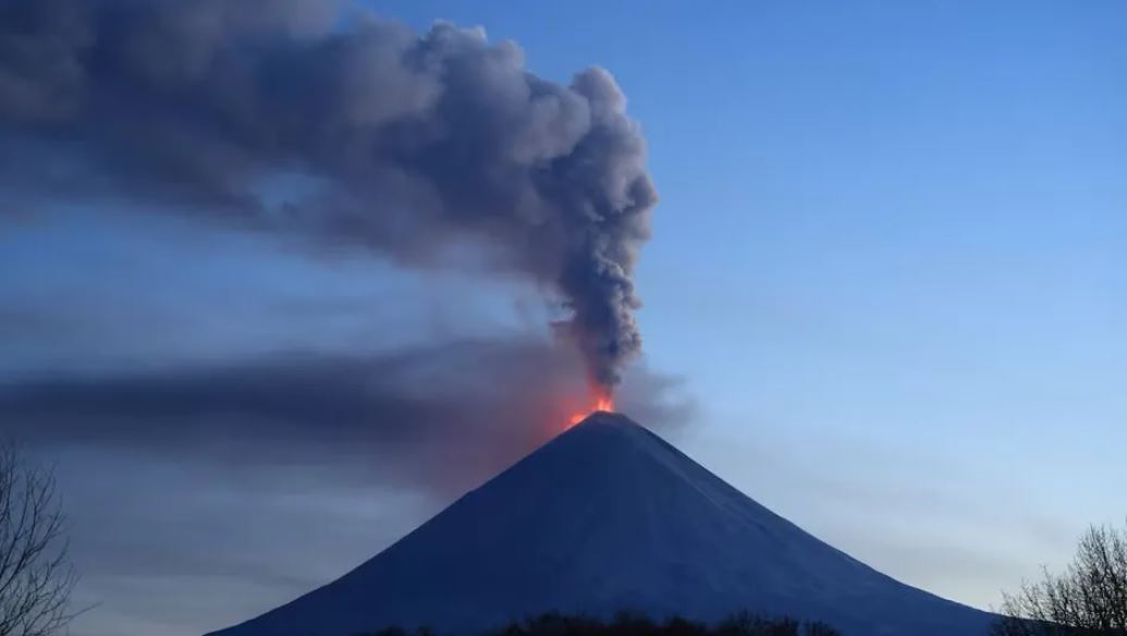 Volcán Kliuchevskói se activa tras terremoto en Rusia