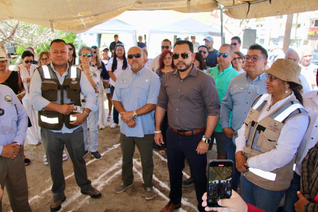 Colocan primera piedra del Reloj Monumental en Cabo San Lucas promovido por el torneo Bisbee’s