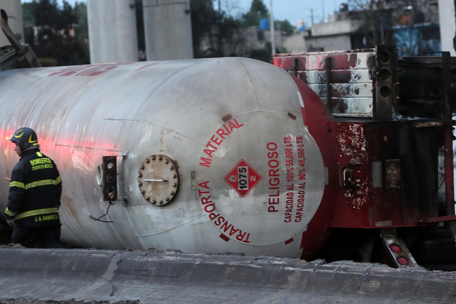 Fiscalía CDMX revela la velocidad de la pipa accidentada en Iztapalapa; descarta algún bache