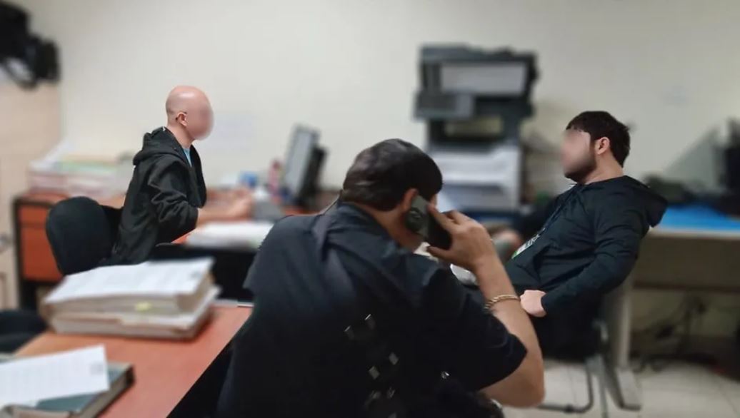 Luis R. Conríquez acude a cita en la Fiscalía de Jalisco por interpretar corrido en Fiestas de Octubre