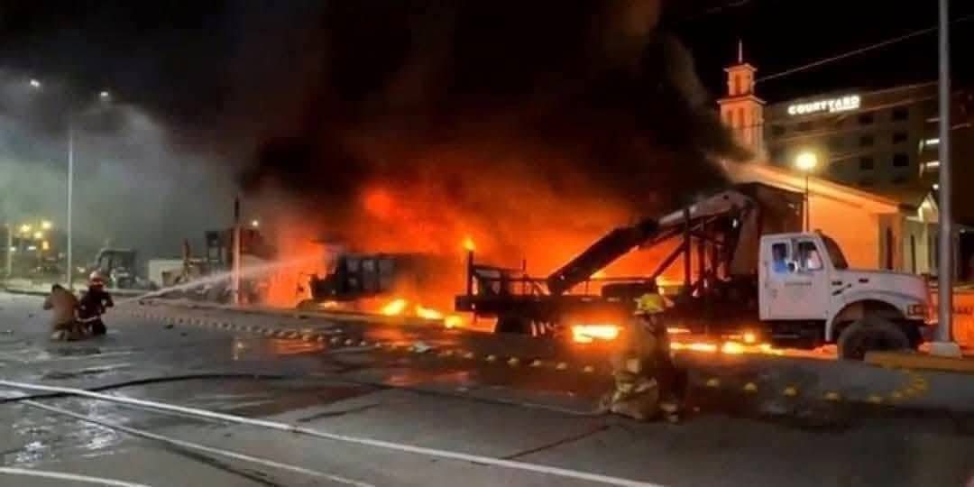 Explosión de tráiler deja tres personas sin vida y caos en Ciudad del Carmen