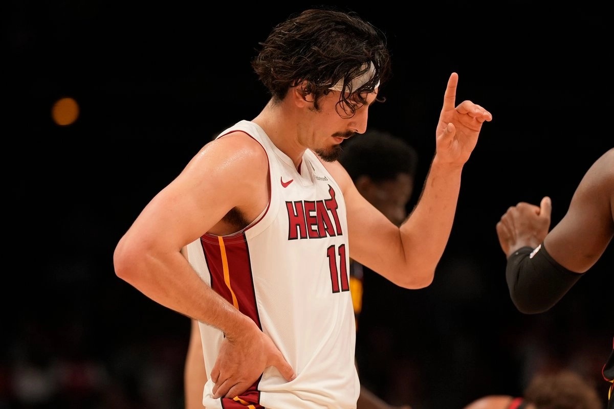El mexicano Jaime Jáquez Jr. brilla con 28 puntos en aplastante victoria del Heat