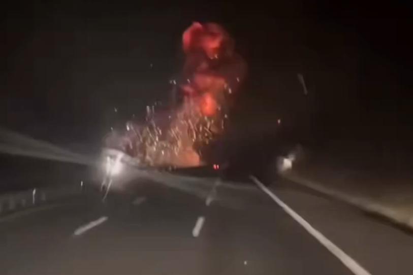 Avión militar se estrella en misión nocturna, piloto pierde la vida