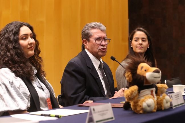 Monreal impulsó participación juvenil en modelo parlamentario en San Lázaro