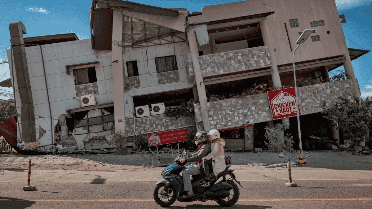 Sube a 55 la cifra de muertos por terremoto de 7.8 en Filipinas; hay más de mil heridos