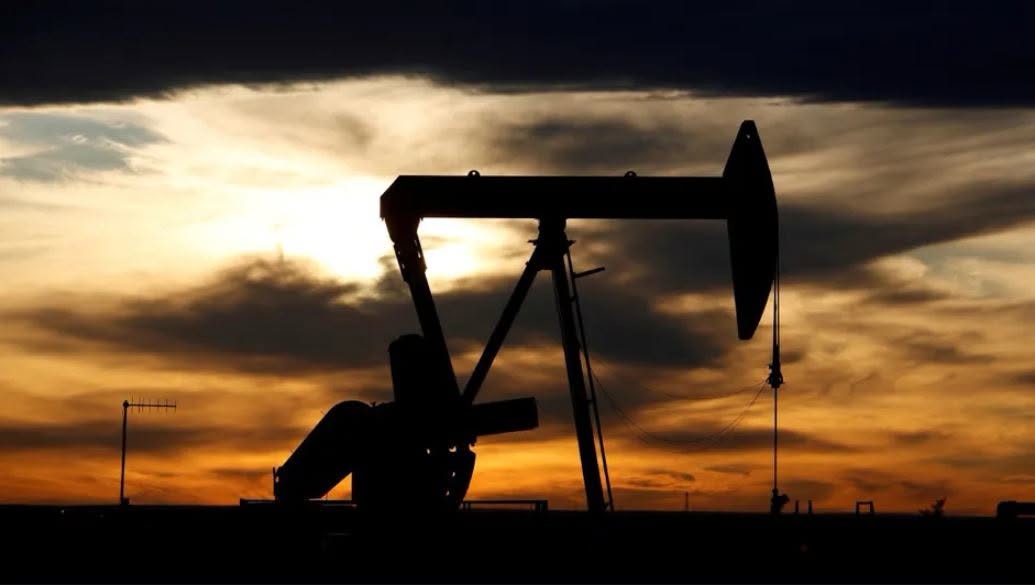 Sube precio del petróleo por renovadas hostilidades entre Estados Unidos e Irán y amenaza de cierre del mar Rojo