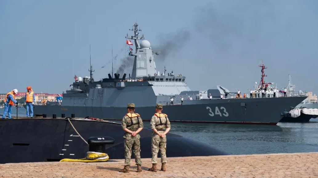 China lanza misil estratégico en el Pacífico e inicia maniobras navales con Rusia
