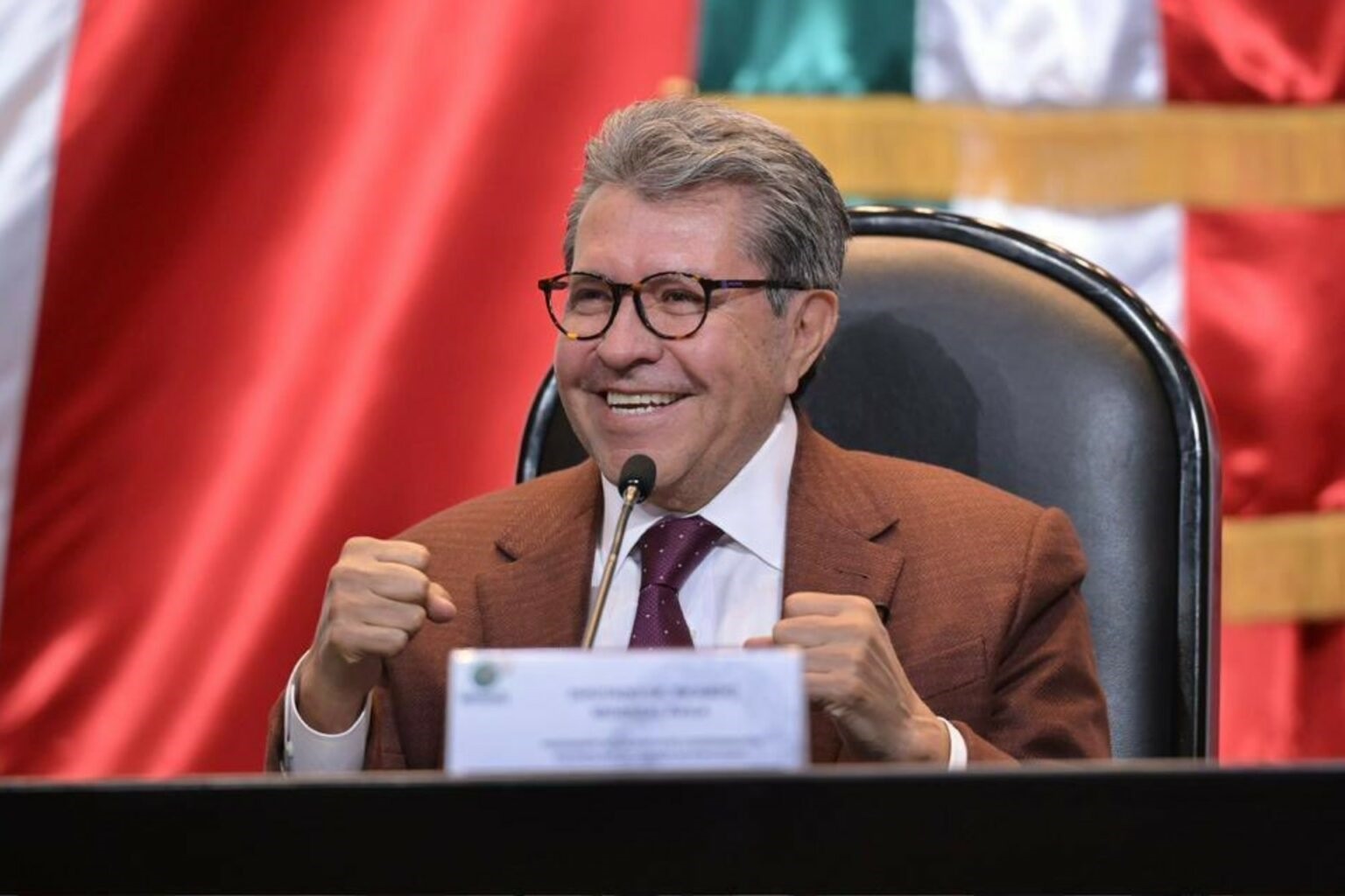 Ricardo Monreal no buscará la reelección en 2027; pone su curul a disposición de Morena