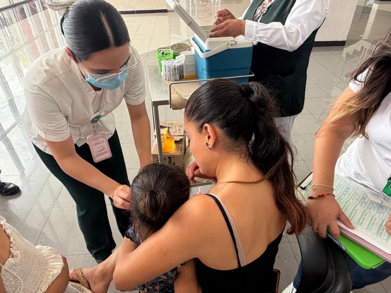 IMSS Quintana Roo llama a vacunarse contra influenza, COVID-19 y neumococo